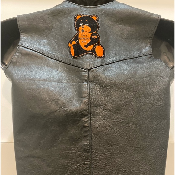 Kids vintage Leather Biker vest with (rare) Harley Davison bear on back patch - Picture 16 of 16